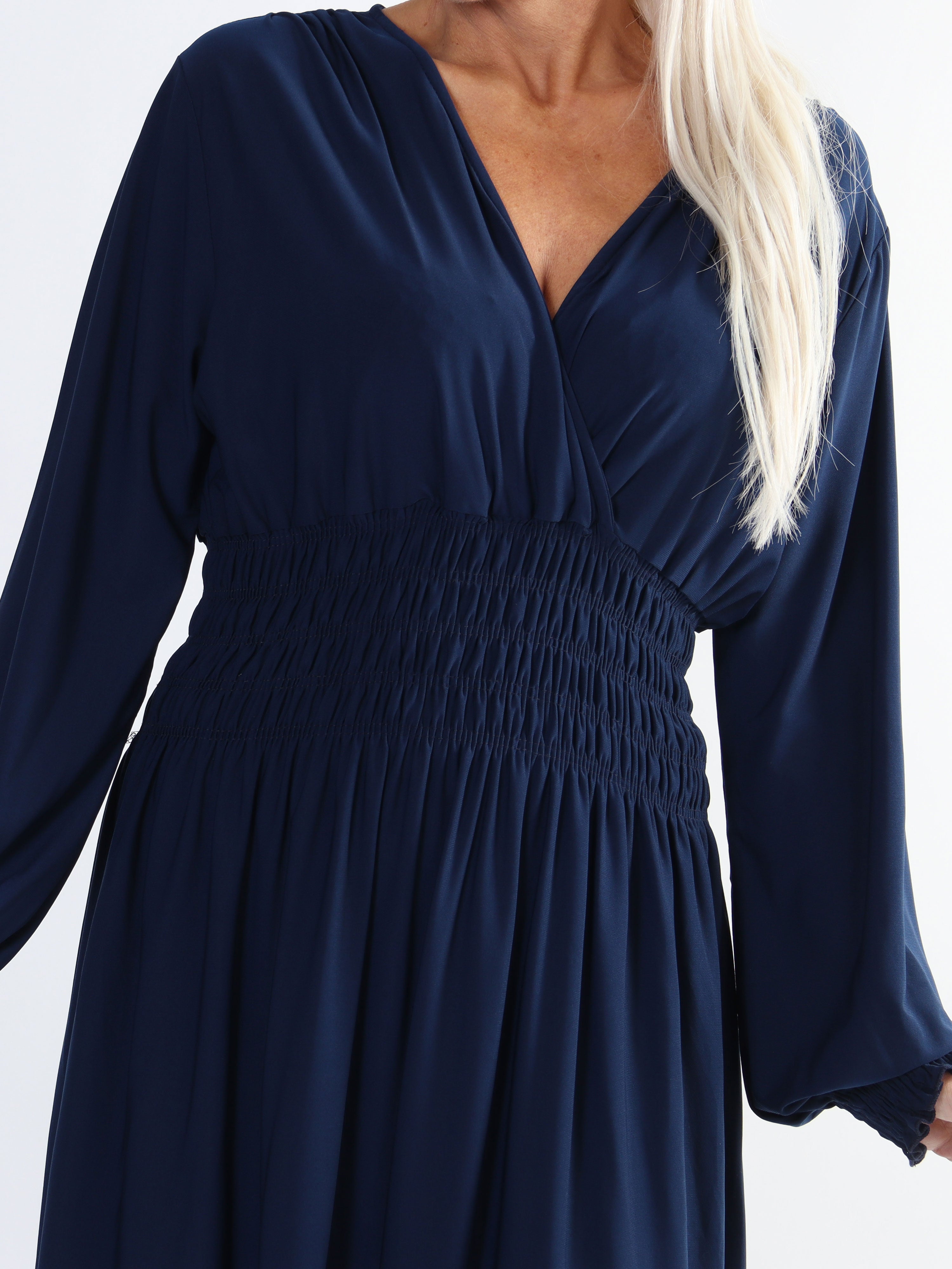 Pams Plain Midi L/S - Elastisk klänning i plus size med smock